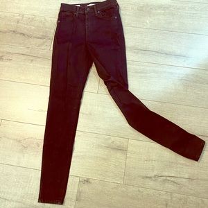 EUC Levi’s Mile high skinny in 26 black denim